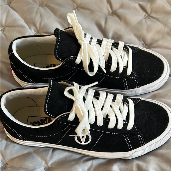 Classic Black and White Women's Sneakers - Picture 3 of 6